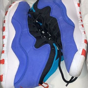 Size 4 Jordan 10s!!